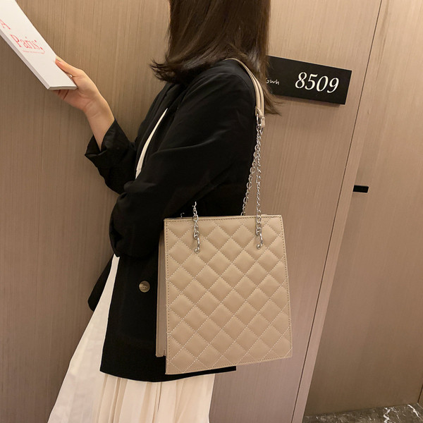 Geantă de mână pătrată elegantă, cu mânere lungi, în negru, maro și bej