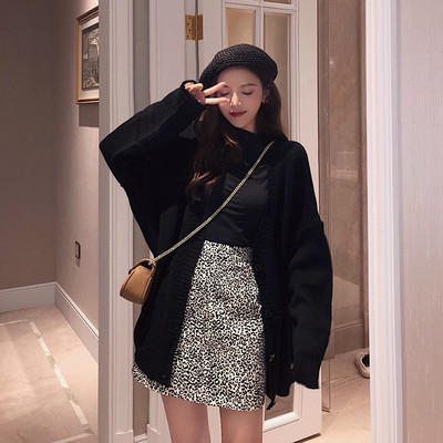 Cardigan dama cu nasturi si decolteu adanc in trei culori - model larg