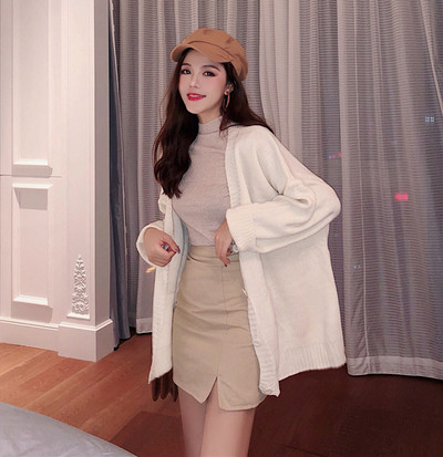 Cardigan dama cu nasturi si decolteu adanc in trei culori - model larg