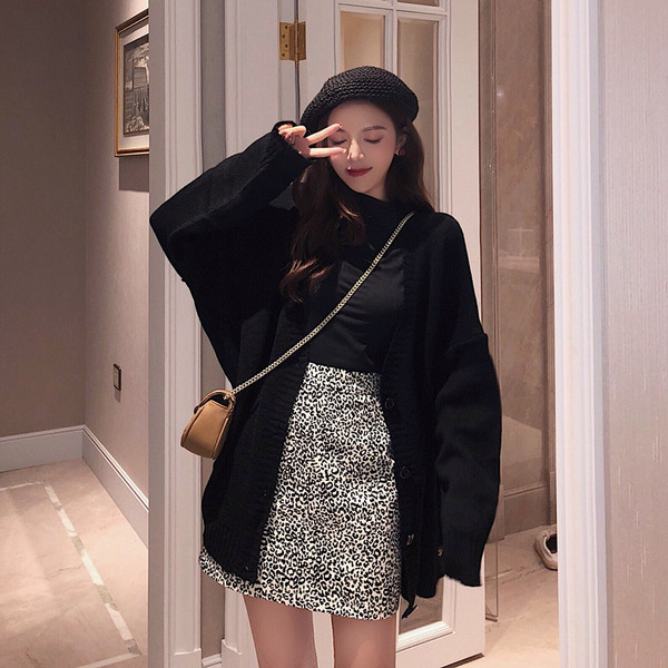 Cardigan dama cu nasturi si decolteu adanc in trei culori - model larg