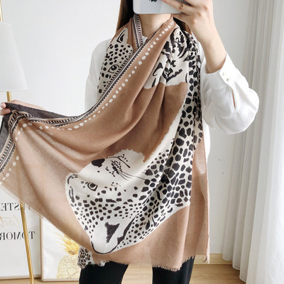 Új modell aktuális női sál leopárd mintával szürke és barna színekben
