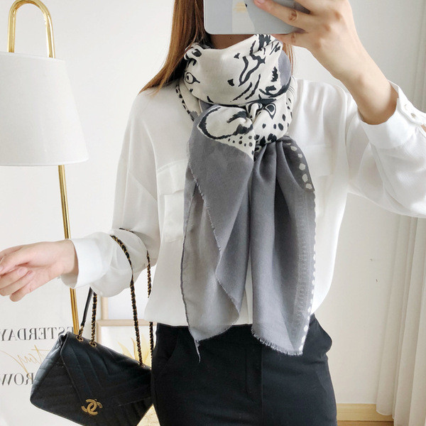 Új modell aktuális női sál leopárd mintával szürke és barna színekben