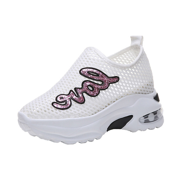 Női tornacipő hálóval és színes emblémával