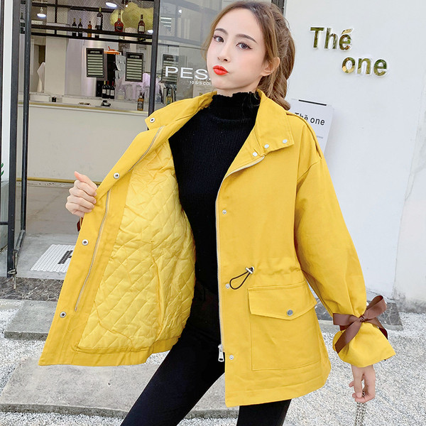 Női alkalmi kabát sárga színben, magas gallérral