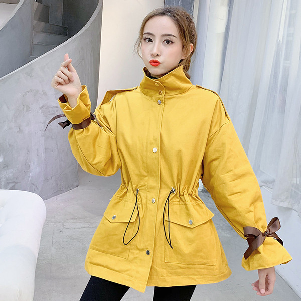 Női alkalmi kabát sárga színben, magas gallérral