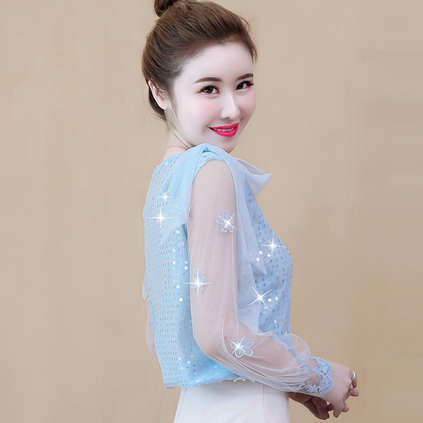 Női blúz három színben V-nyakkal és flitterekkel