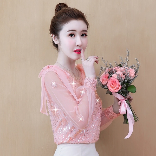 Női blúz három színben V-nyakkal és flitterekkel