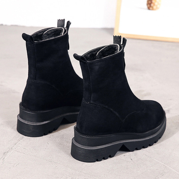 Női velúr csizma puha béléssel és cipzárral fekete színben