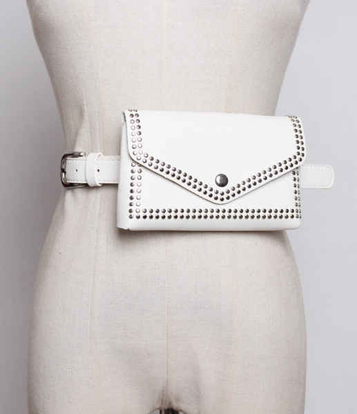 Modern női kereszttáska piros, rózsaszín, fehér és fekete színekben