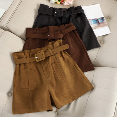 Дамски къси панталони с колан в три цвята
