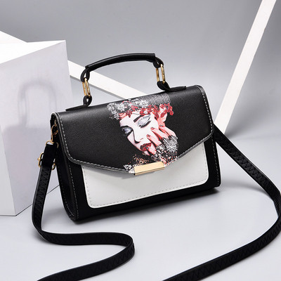 Geanta de mana neagra cu diverse aplicatii