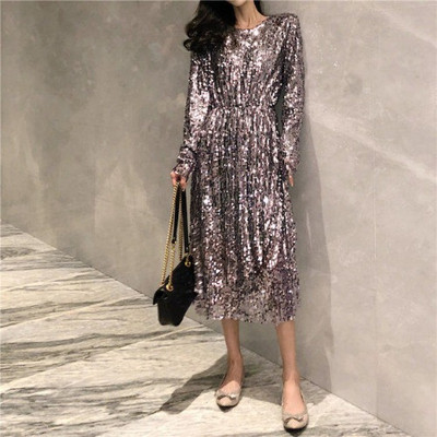 Elegáns női ruha elasztikus derékkal, ezüst színű flitterekkel