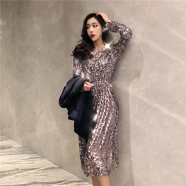 Elegáns női ruha elasztikus derékkal, ezüst színű flitterekkel