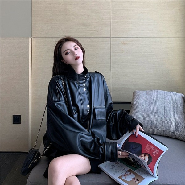 Geaca scurta de dama din piele ecologica de culoare neagra model lat