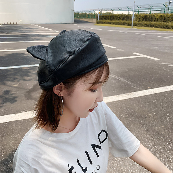 Öko bőrből készült modern női sapka 3D díszítéssel több színben