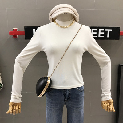 Lezser női blúz magas gallérral és fém lánccal több színben