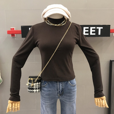 Lezser női blúz magas gallérral és fém lánccal több színben