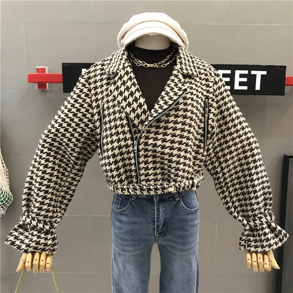 Kockás női kabát széles modell fekete és barna színben