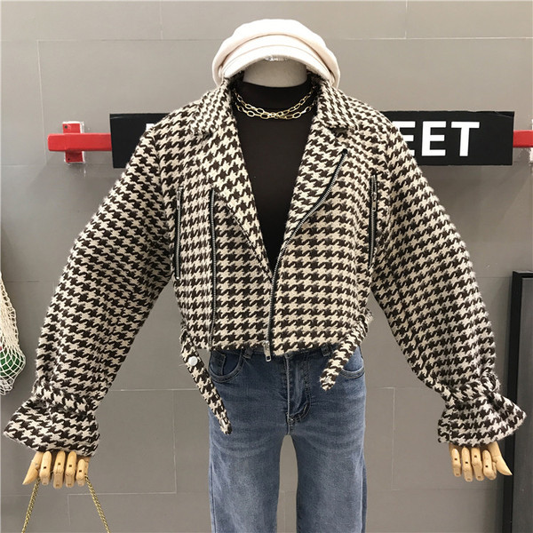 Kockás női kabát széles modell fekete és barna színben