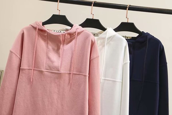 Nappali női pulóver kapucnival és nyakkendővel három színben