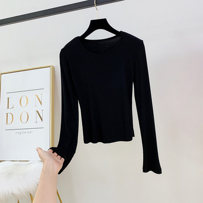 Sima női közeli modell kerek nyakkivágással, több színben