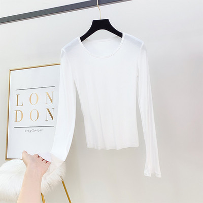 Sima női közeli modell kerek nyakkivágással, több színben