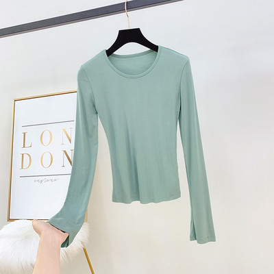 Sima női közeli modell kerek nyakkivágással, több színben