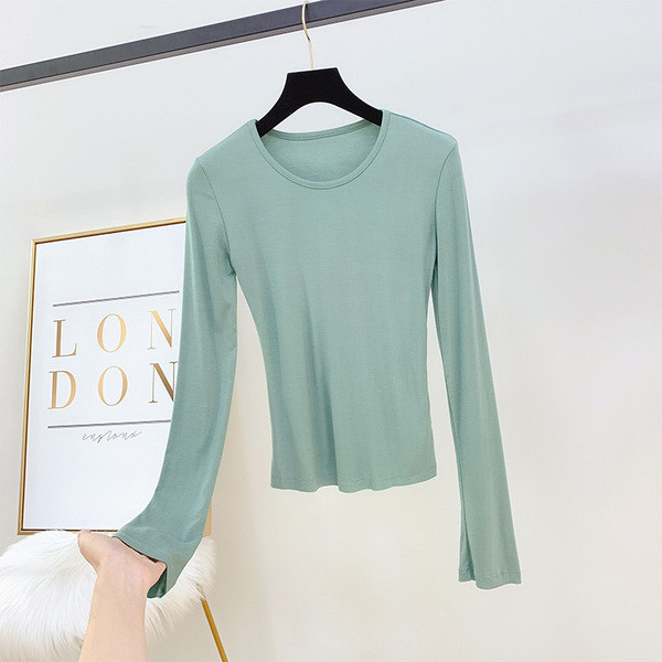 Sima női közeli modell kerek nyakkivágással, több színben