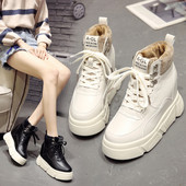 Női téli tornacipő puha béléssel és fűzős fehér és fekete színben