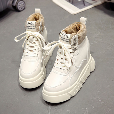 Női téli tornacipő puha béléssel és fűzős fehér és fekete színben