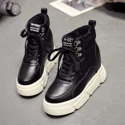 Női téli tornacipő puha béléssel és fűzős fehér és fekete színben