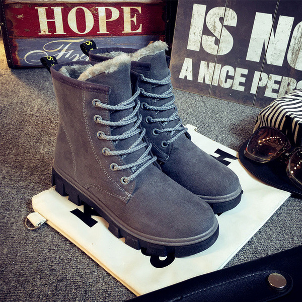 Modern női csizma fűzővel és puha béléssel több színben