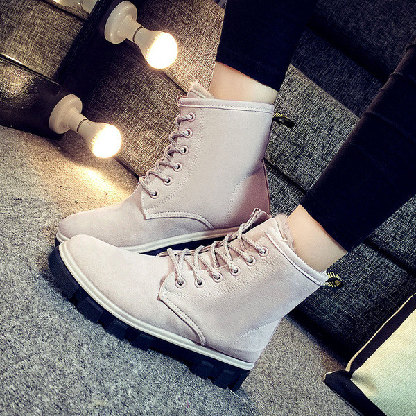 Modern női csizma fűzővel és puha béléssel több színben