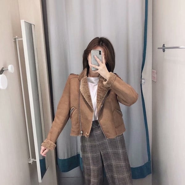 Modern rövid kabát cipzárral és meleg béléssel, két színben