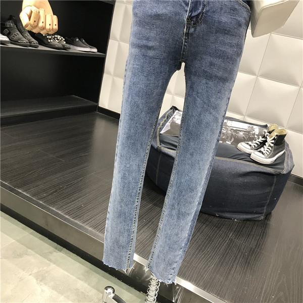 Modern női farmer egyenes modell kék és fekete színben