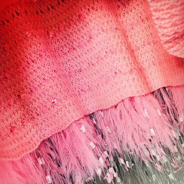 Női téli pulóver rojtokkal, három színben