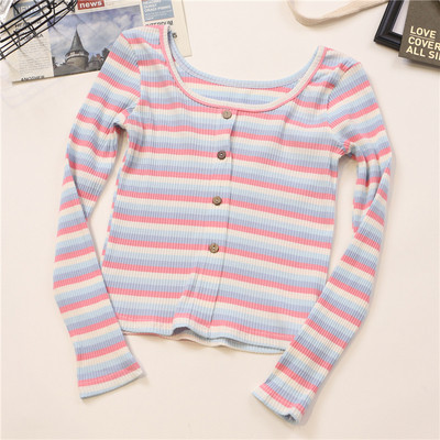 Bluză de damă în dungi cu decolteu O și nasturi în mai multe culori