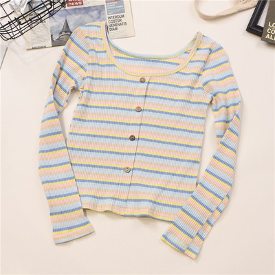 Bluză de damă în dungi cu decolteu O și nasturi în mai multe culori