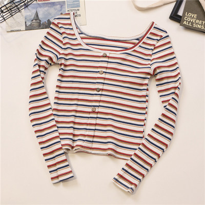 Bluză de damă în dungi cu decolteu O și nasturi în mai multe culori