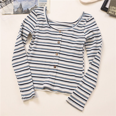 Bluză de damă în dungi cu decolteu O și nasturi în mai multe culori