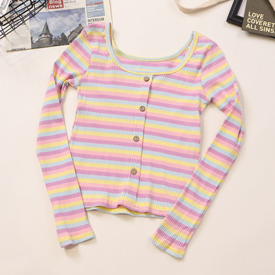 Bluză de damă în dungi cu decolteu O și nasturi în mai multe culori