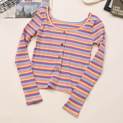 Bluză de damă în dungi cu decolteu O și nasturi în mai multe culori