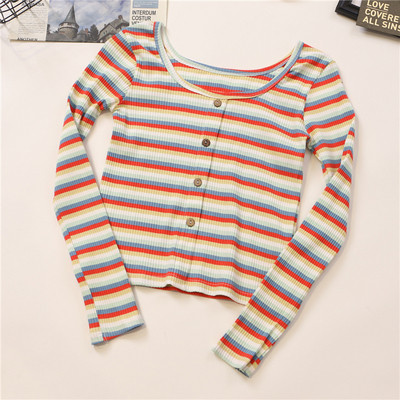 Bluză de damă în dungi cu decolteu O și nasturi în mai multe culori