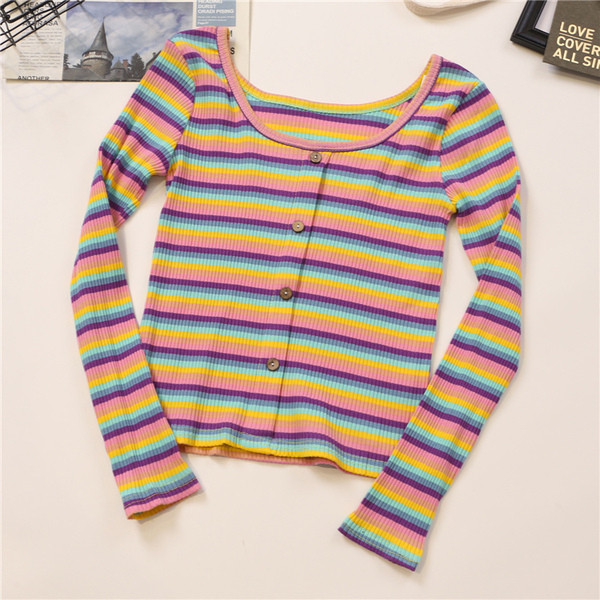 Bluză de damă în dungi cu decolteu O și nasturi în mai multe culori
