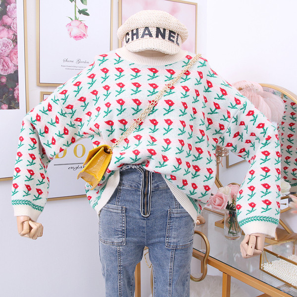 Új modell női pulóver virágmintával és O-nyakkal