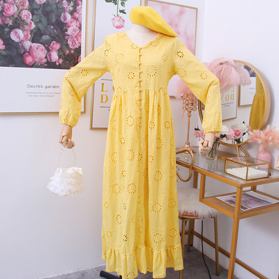 Modern női ruha spitz nyakkivágással - több színben szabott modell