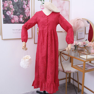 Modern női ruha spitz nyakkivágással - több színben szabott modell