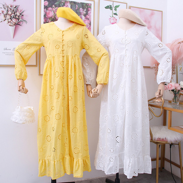 Modern női ruha spitz nyakkivágással - több színben szabott modell