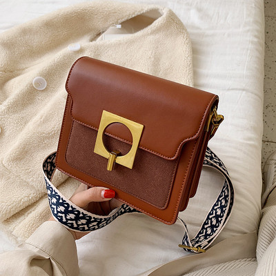 Eko bőrből készült modern női táska hosszú füllel