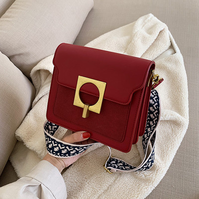 Eko bőrből készült modern női táska hosszú füllel